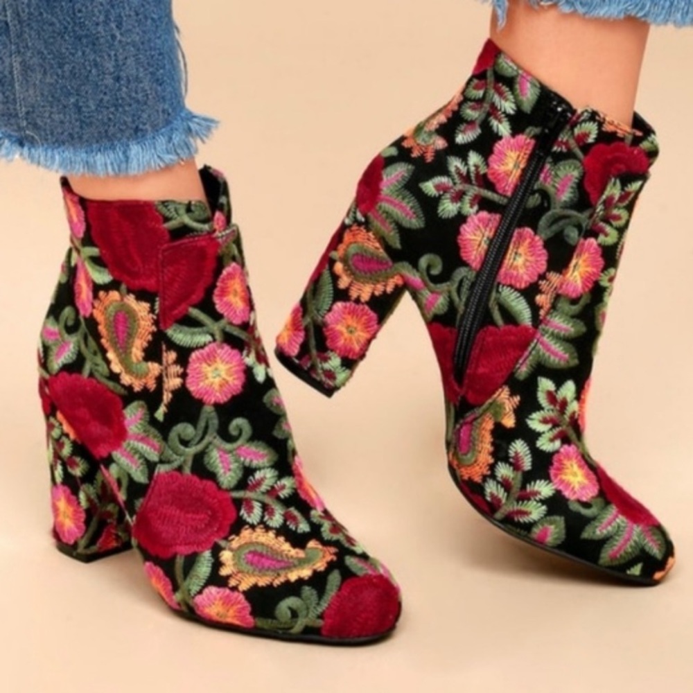 MIA | Rosebud Embroidered Block Heel Bootie 7 NWT